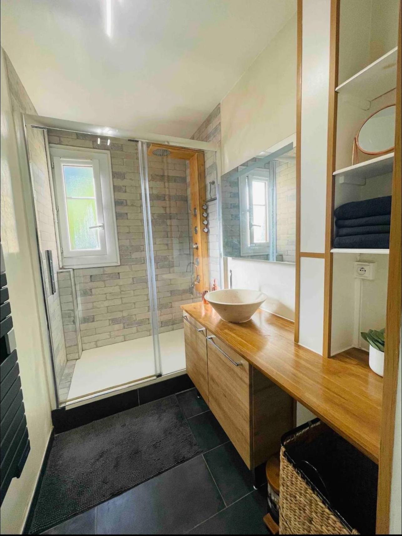 Modern 2 Bedroom Apartment Near Paris Metro, Giant Flat Screen Tv 85 Inches, Balcony, Free Parking Ivry-sur-Seine Exterior foto
